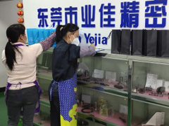 葉佳は女性に女性の日の甘いプレゼントを贈る
